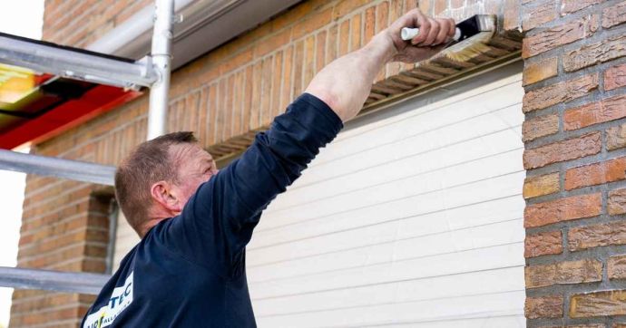 Vochtspecialist impregneert de buitenmuur