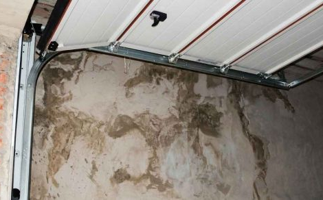 Doorslaand vocht in de garage 